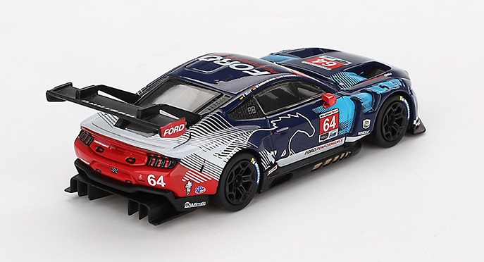 Rückansicht eines modellierten Rennwagens in Blau und Rot mit Spoiler.
